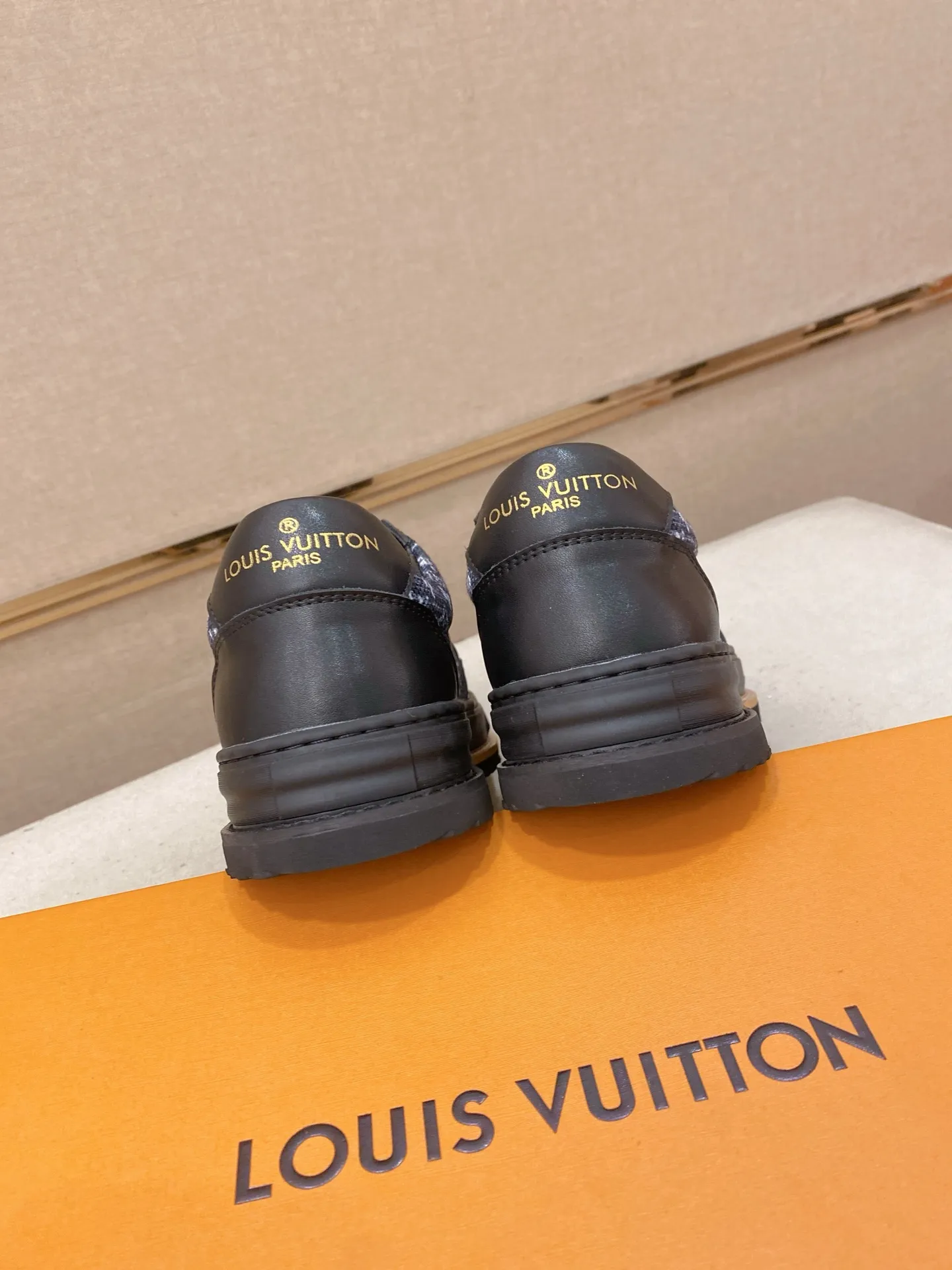 Men's clothing and shoes 400💰Louis Vuitton (Louis Vuitton/LV) top 🔍🔍 new models are on sale at the same time, the upper 🇮🇹 imported first-layer cowhide from Italy, fully imported sheepskin lining 💪💪, completely 1⃣️ to 1 ⃣️Re-engraved🇮🇹💪💪, ⚠Sole: The original sole is specially provided by the original factory, the exclusive movable molded sole is super comfortable, ⚠The original factory follows the order, 🔍🔍high quality, you can enter and exit the counter at will, welcome to compare⚠. Code number:38-44